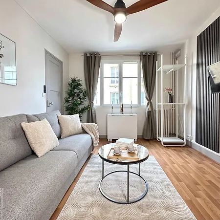 Porte De Versailles - Executive With Lift Apartment