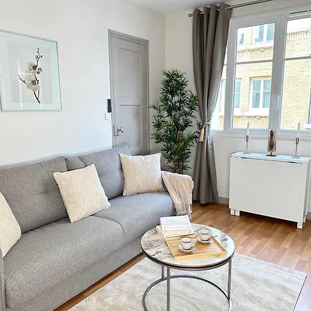 Porte De Versailles - Executive With Lift Apartment *