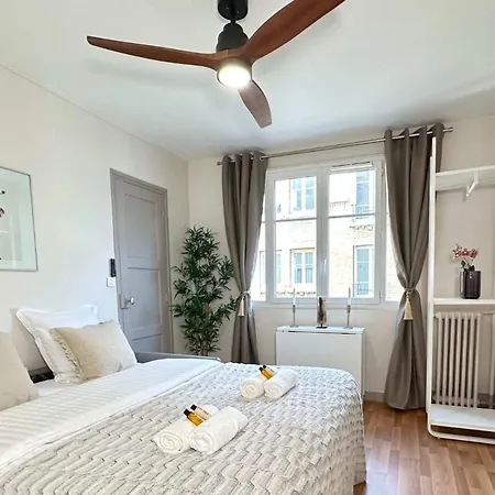 Porte De Versailles - Executive With Lift Apartment *